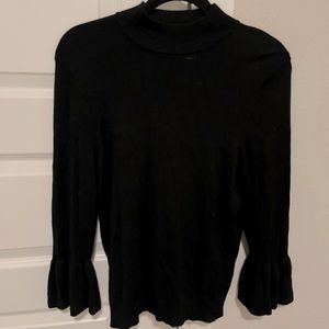 CHIC BLACK SWEATER